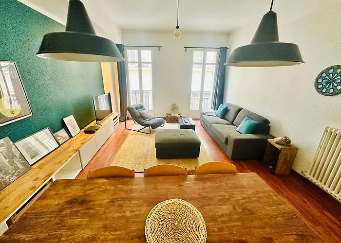 Cozy Nest For 6 In Downtown Apartman