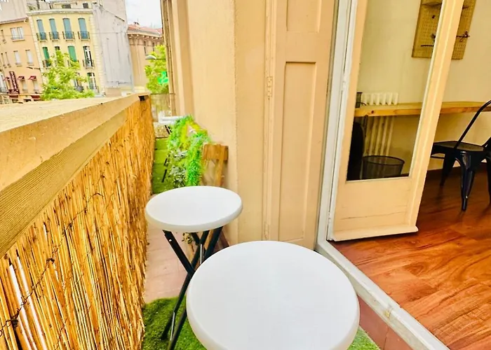 Cozy Nest For 6 In Downtown Apartament